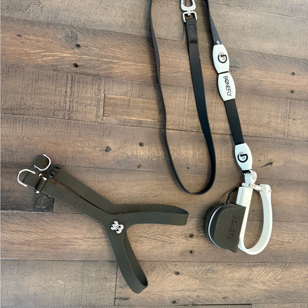 Bonefly Black and White Dog Leash & Harness - Picture 3 of 3